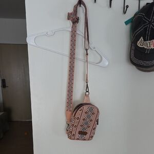Wrangler Patterned Pink Crossbody Bag